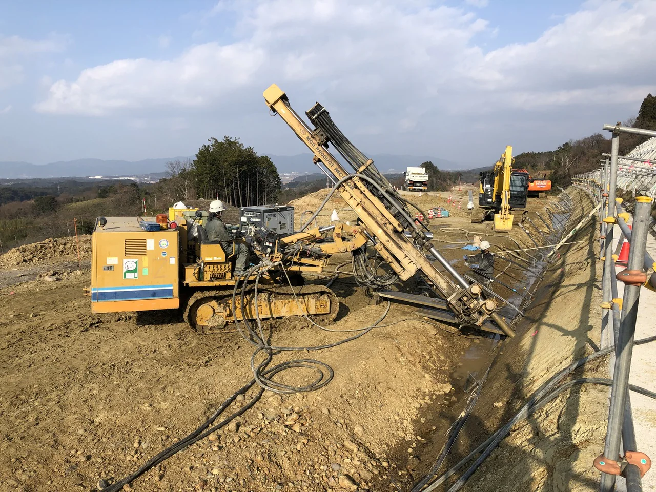 令和3年度湖陵多伎道路二部地区法面工事