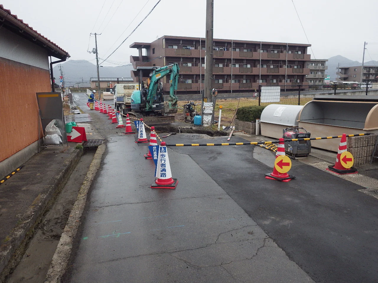 （支）白枝町ひばりヶ丘西公園西配水管布設工事