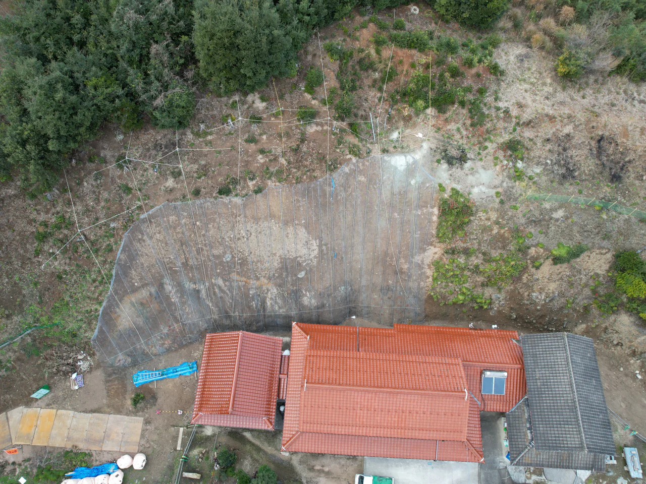 令和4年度県単緊急地すべり対策事業斐川地区斜面改良工事