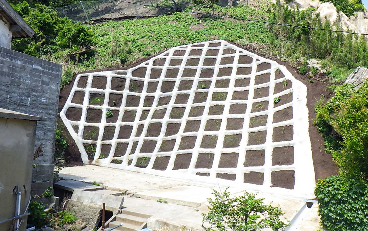 三津地区県単地すべり対策工事