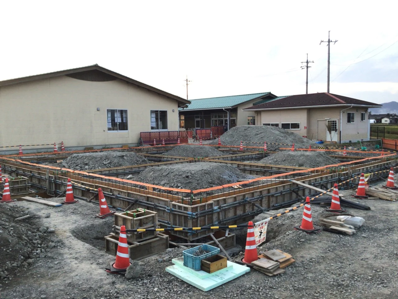 幼保連携型認定こども園施設整備事業 出東こども園園舎増築他工事