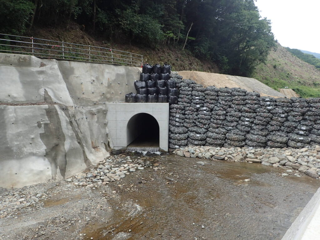波積ダム建設事業仮排水路トンネル工事