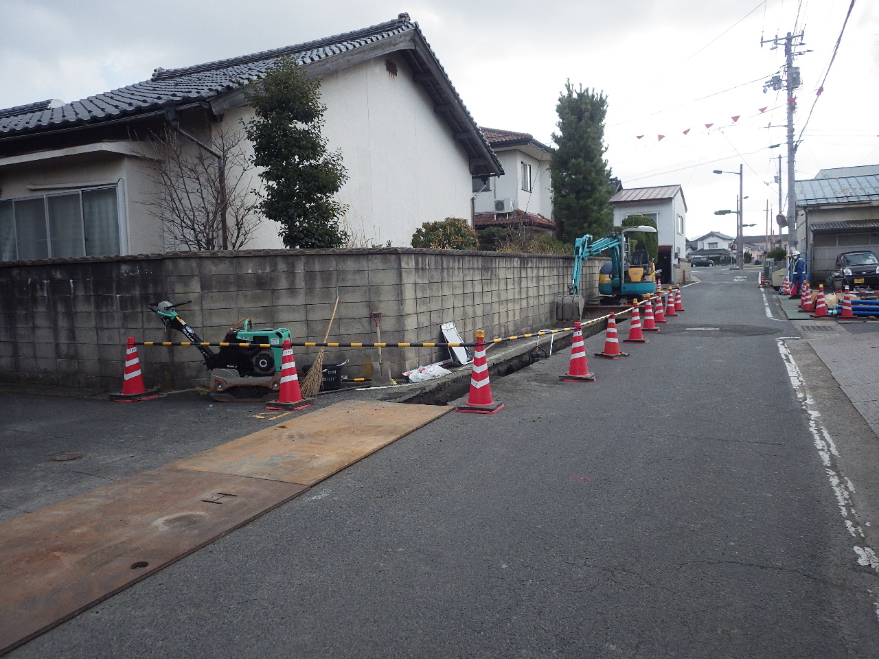 （支）白枝町ひばりヶ丘西公園西配水管布設工事