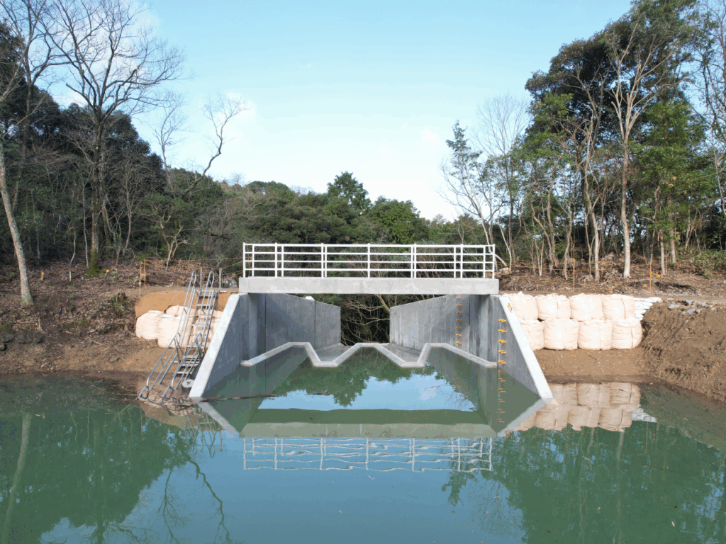令和５年度　農村地域防災減災事業（ため池整備）鳴滝地区　ため池改修（その１）工事