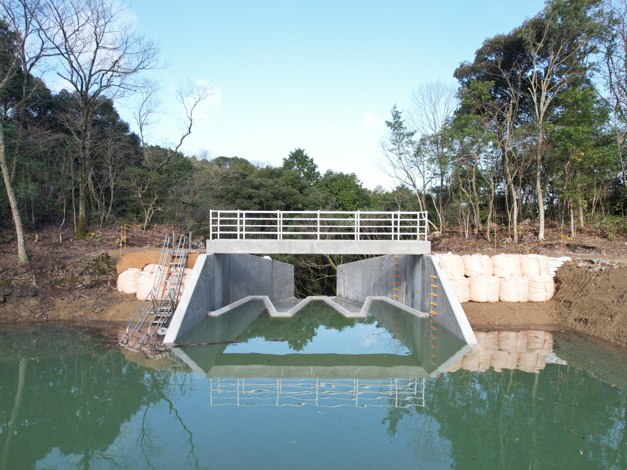 令和５年度　農村地域防災減災事業（ため池整備）鳴滝地区　ため池改修（その１）工事