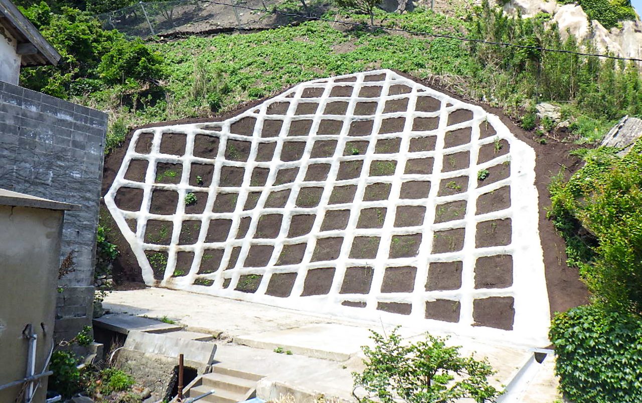 三津地区県単地すべり対策工事