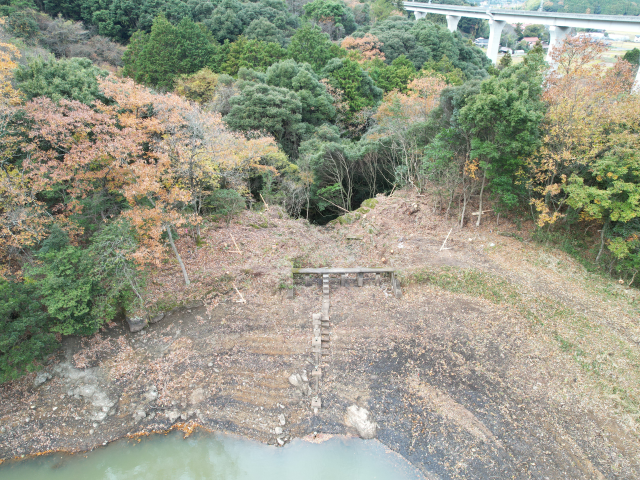 令和５年度　農村地域防災減災事業（ため池整備）鳴滝地区　ため池改修（その１）工事