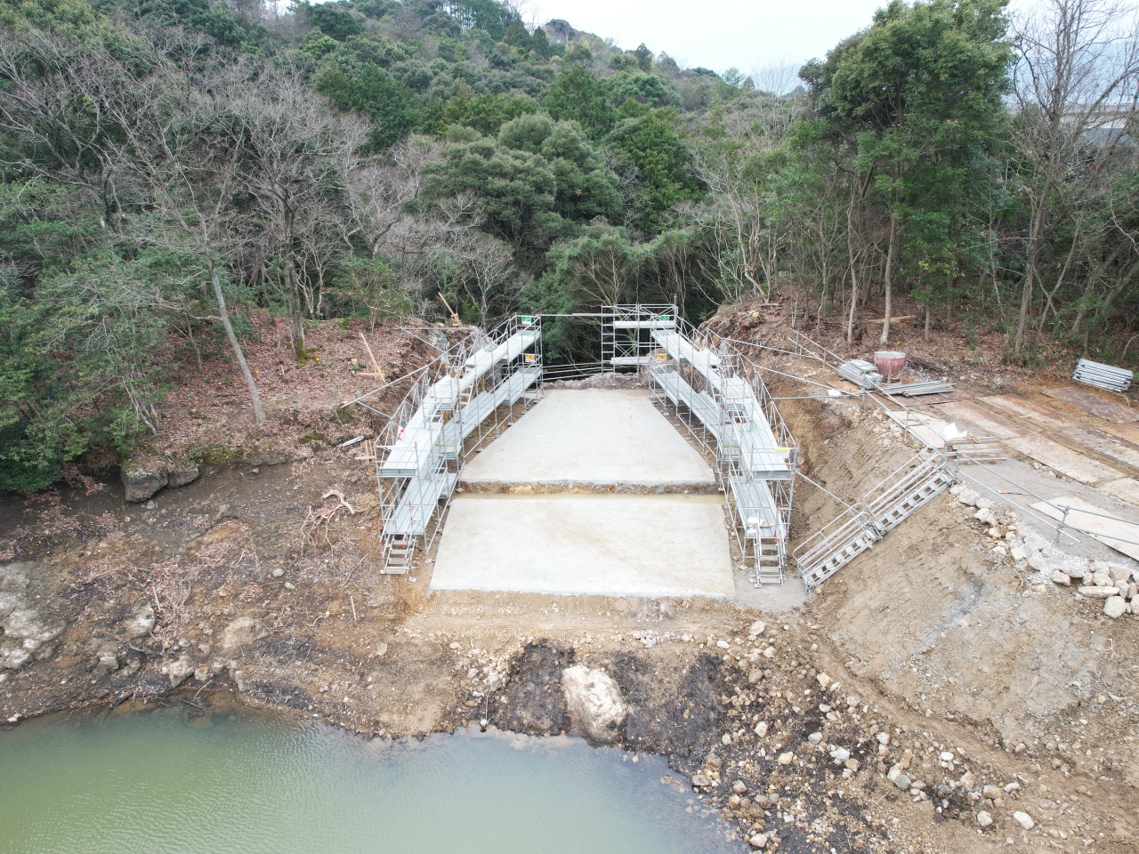 令和５年度　農村地域防災減災事業（ため池整備）鳴滝地区　ため池改修（その１）工事