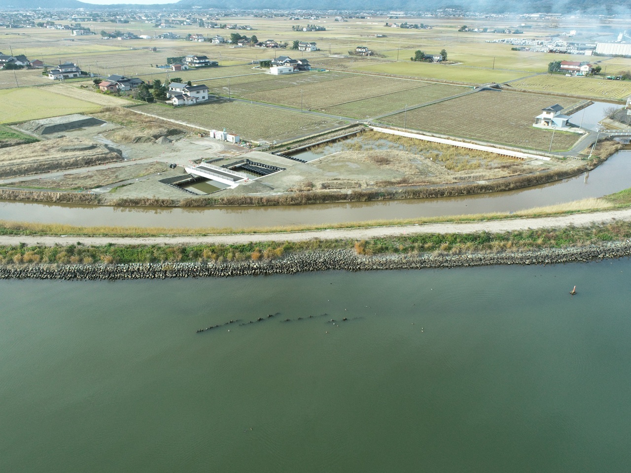 令和７年度水利施設等保全高度化事業 湖岸北地区 排水機場造成工事（その３）