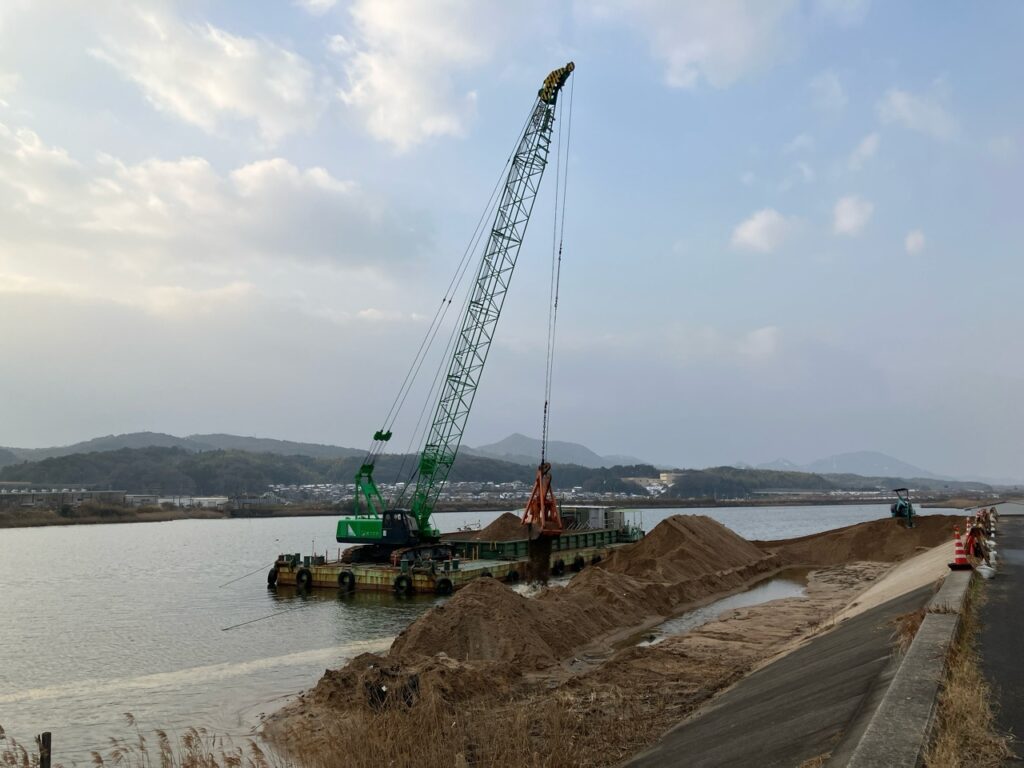出雲空港周辺対策事業 宍道湖覆砂工事（第４期）
