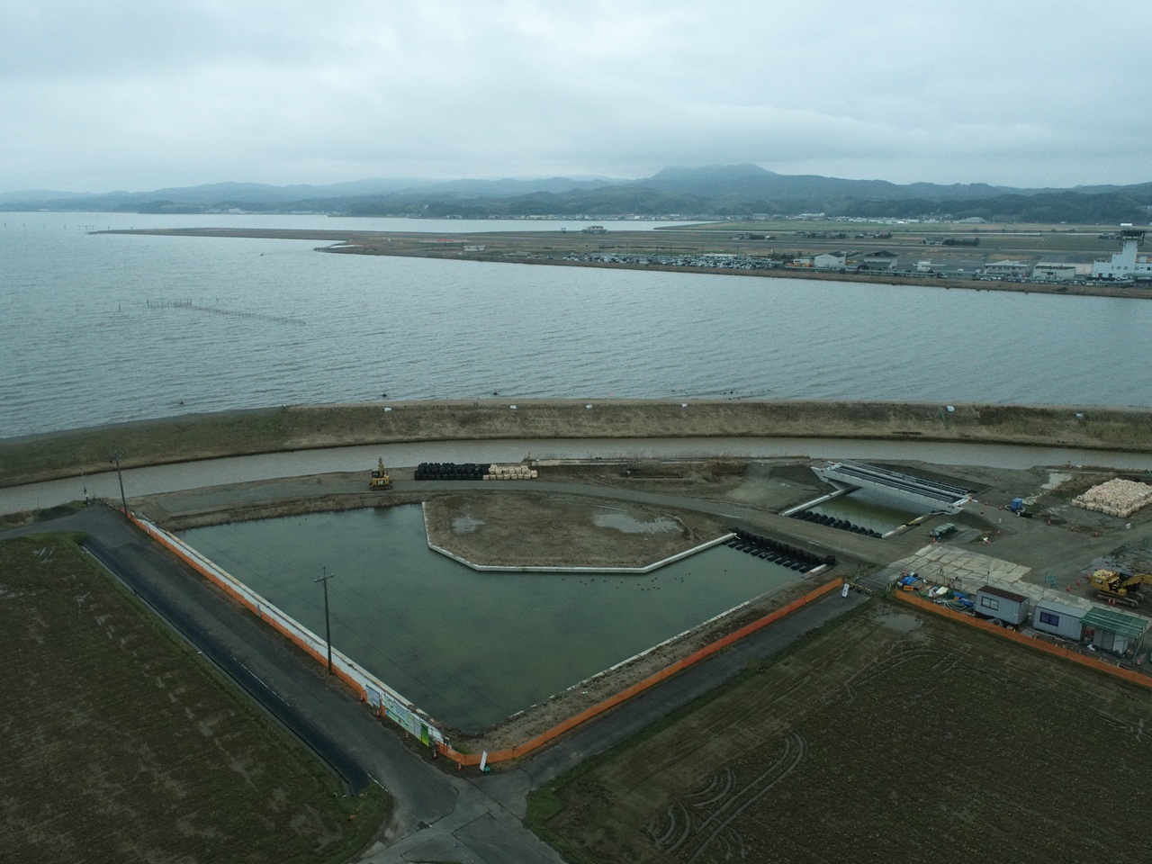令和７年度水利施設等保全高度化事業 湖岸北地区 排水機場造成工事（その３）