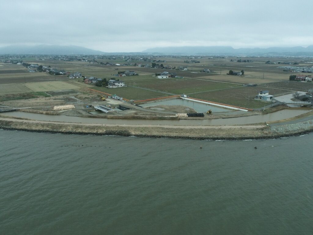 令和７年度水利施設等保全高度化事業 湖岸北地区 排水機場造成工事（その３）