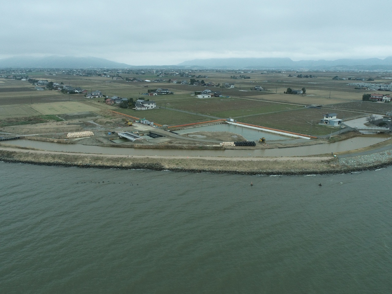 令和７年度水利施設等保全高度化事業 湖岸北地区 排水機場造成工事（その３）