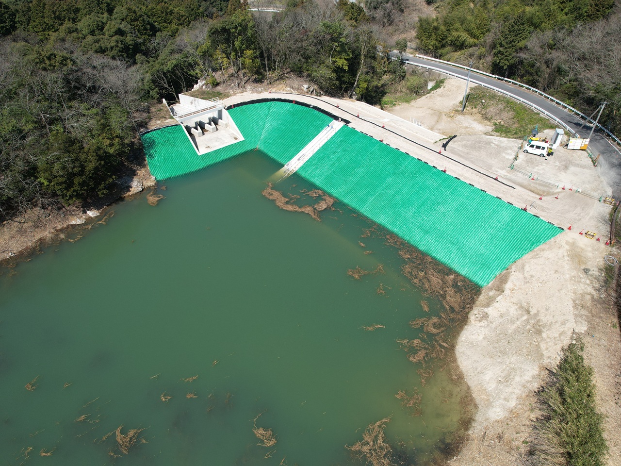 令和７年度　農村地域防災減災事業（ため池整備）鳴滝地区　ため池改修（その３）工事