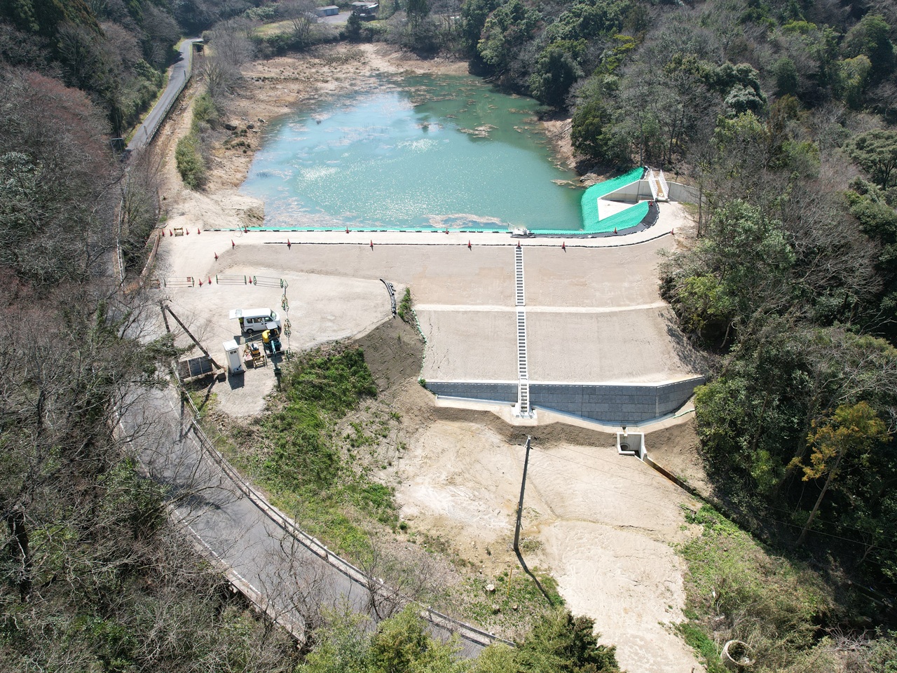 令和７年度　農村地域防災減災事業（ため池整備）鳴滝地区　ため池改修（その３）工事