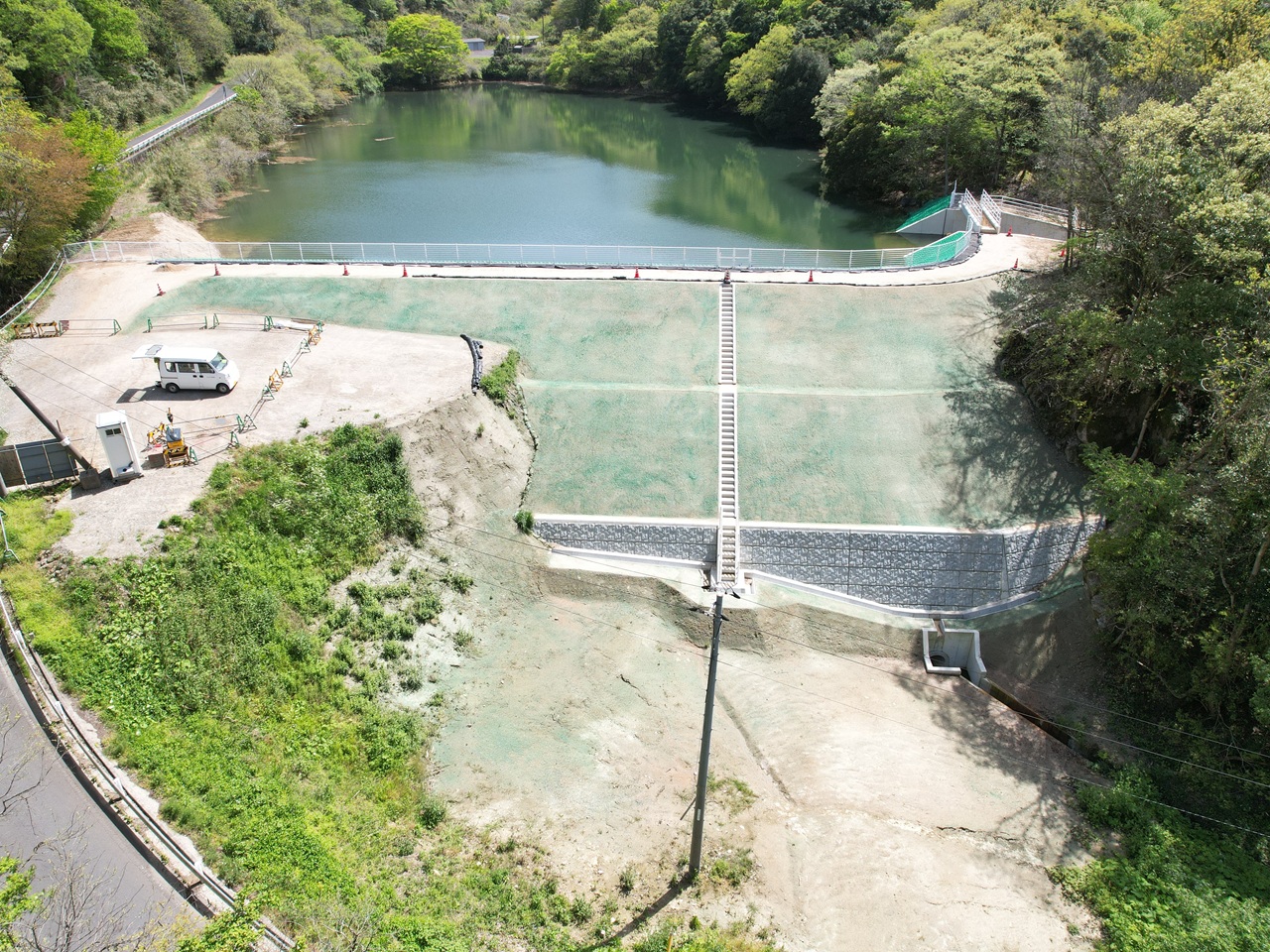 令和７年度　農村地域防災減災事業（ため池整備）鳴滝地区　ため池改修（その３）工事