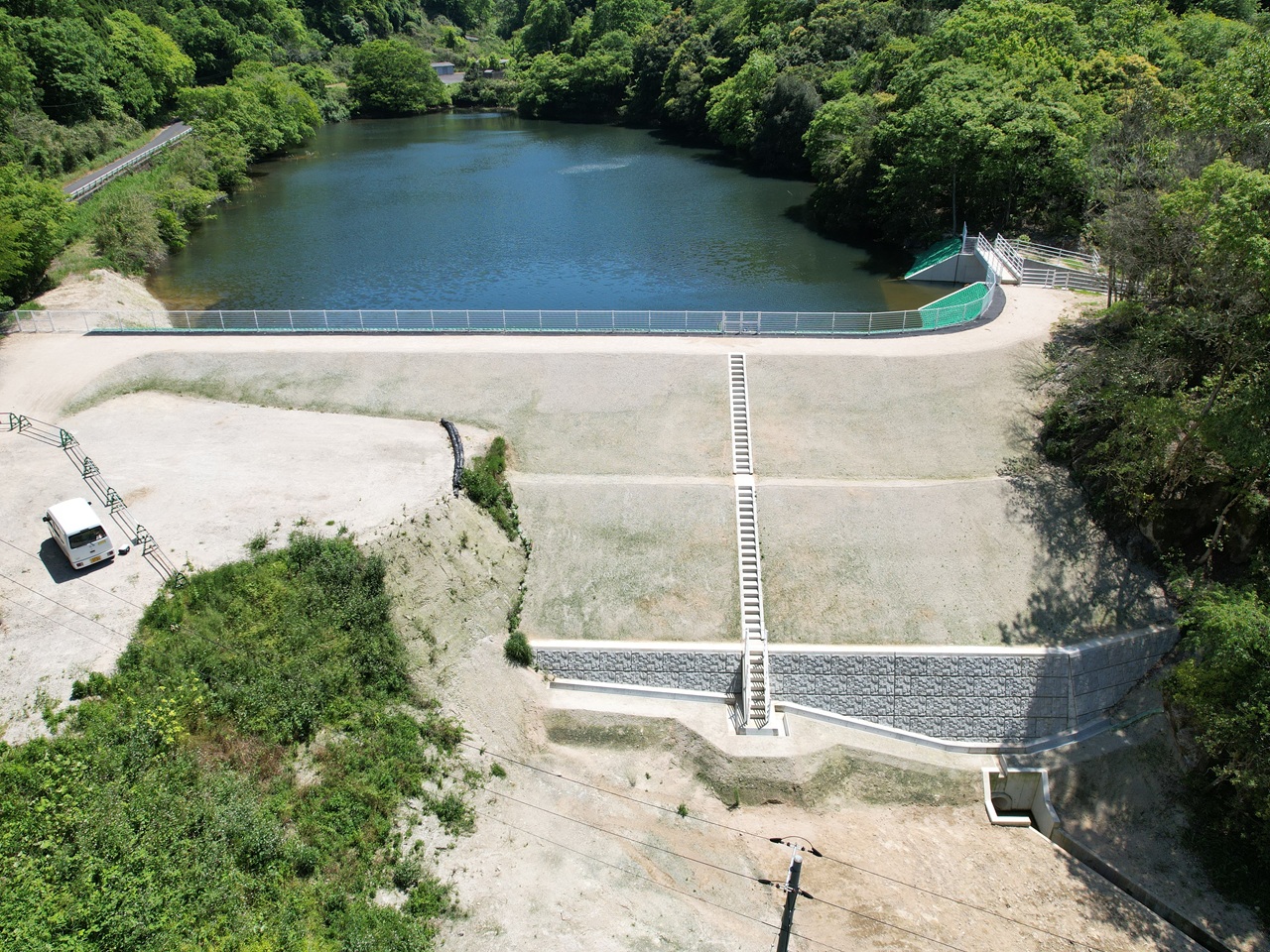令和７年度　農村地域防災減災事業（ため池整備）鳴滝地区　ため池改修（その３）工事