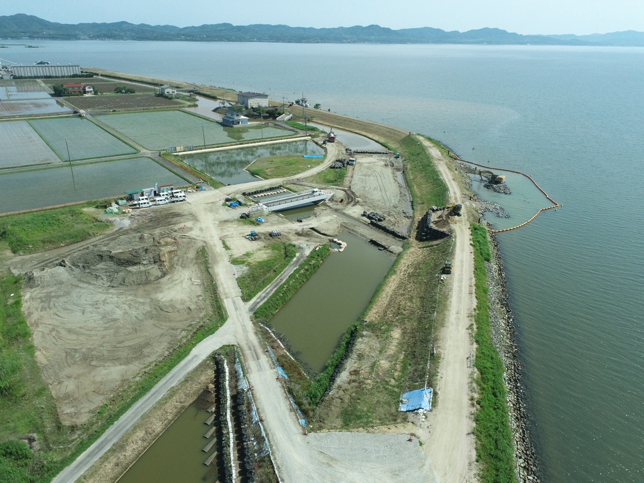 令和７年度水利施設等保全高度化事業 湖岸北地区 排水機場造成工事（その３）
