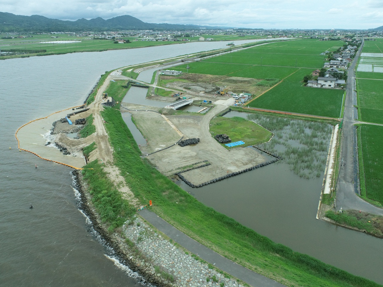 令和７年度水利施設等保全高度化事業 湖岸北地区 排水機場造成工事（その３）
